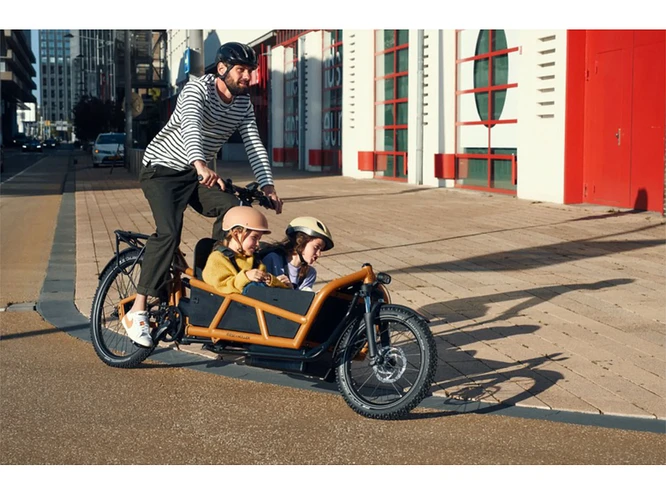Riese_and_Muller_Load4_75_Vario_eMtb_full_suspension_father_two_children_riding_city_streets