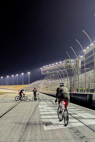 PXL_20251121_012559992.MP~2